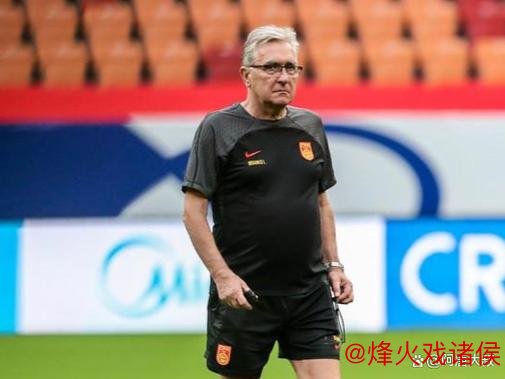 伊万回应印尼媒体:我有10名前锋可用,始终保持乐观 伊万回应印尼媒体:我有10名前锋可用,始终保持乐观