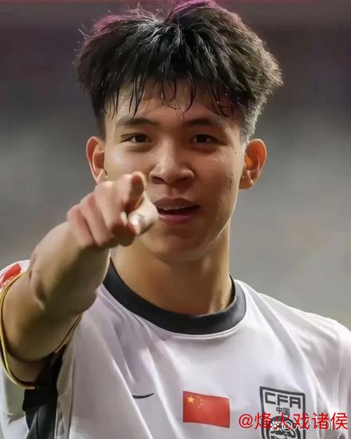 伊万纠结王钰栋位置安排：边路还是中路？左右为难！