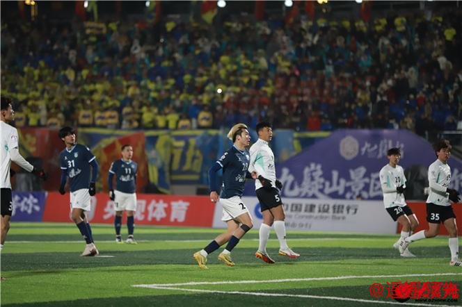 泰安队的激情之夜：5比0大胜哈尔滨队，热情不减的球迷盛况！